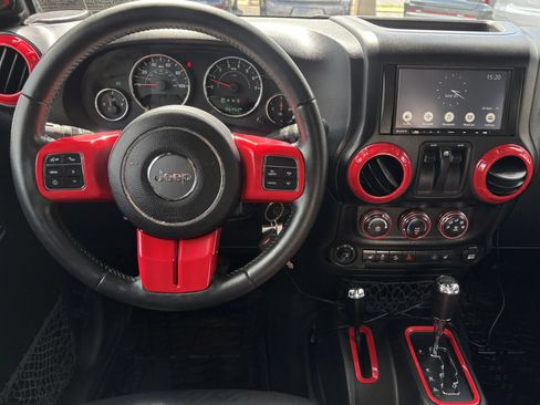 Used 2017 Jeep Wrangler Sahara w/ Connectivity Group AWD/4WD image 10