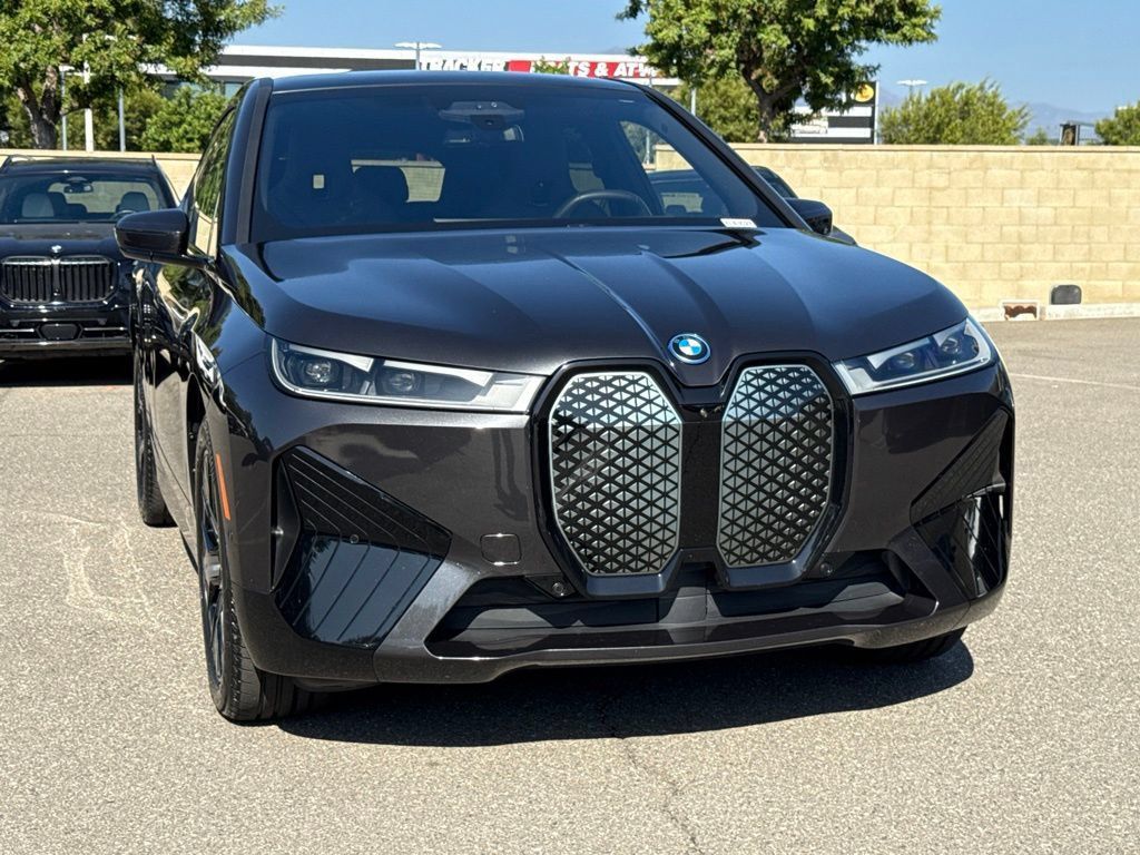 Used 2024 BMW iX xDrive50 w/ Sport Package AWD/4WD image 5