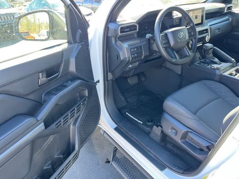 Used 2025 Toyota Tacoma SR5 image 18