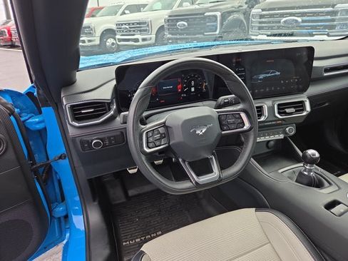 Used 2025 Ford Mustang GT Premium RWD image 8