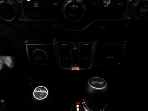 Used 2022 Jeep Wrangler Unlimited Sport image 17