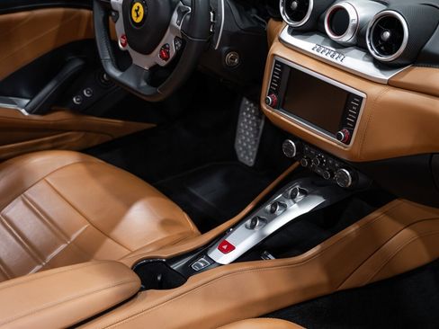 Used 2015 Ferrari California T image 57