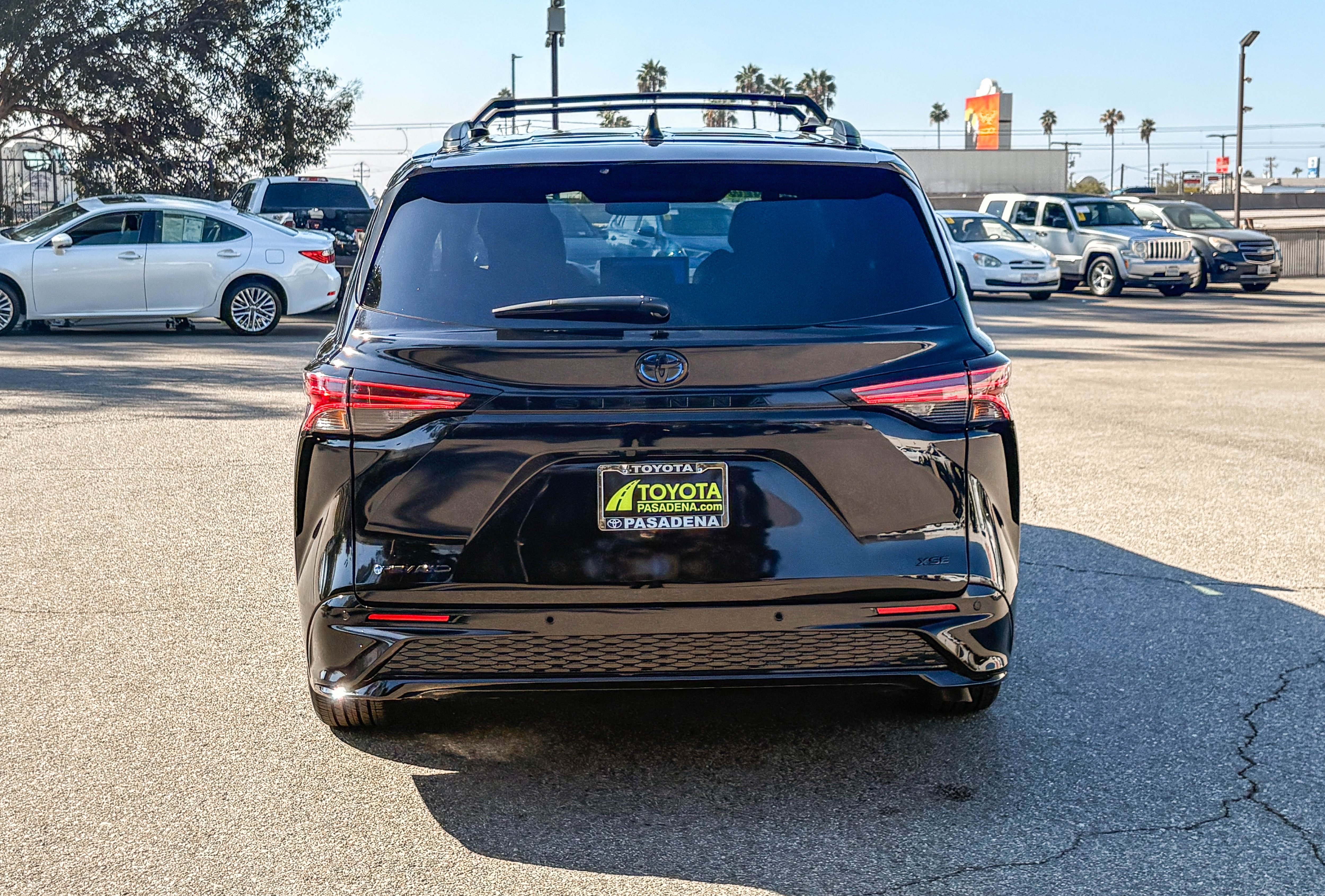 Used 2025 Toyota Sienna XSE w/ XSE Premium Package AWD/4WD image 7