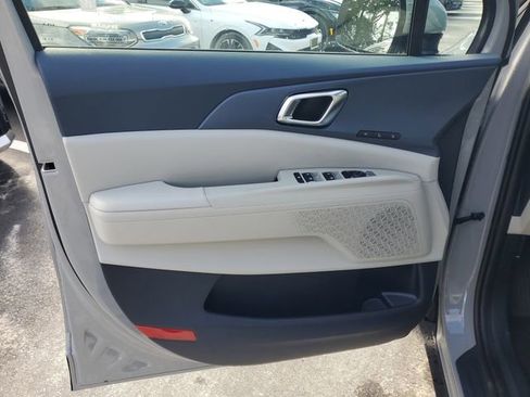 New 2026 Kia Carnival EX FWD image 5