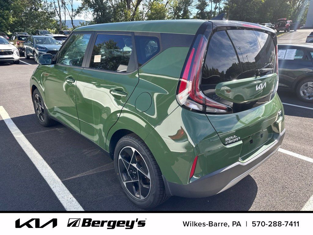 Certified 2023 Kia Soul EX FWD image 9