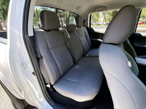 Used 2022 Toyota Tacoma SR5 AWD/4WD image 21
