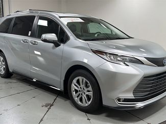 Certified 2025 Toyota Sienna Limited video 3