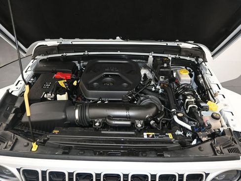 Used 2025 Jeep Wrangler Unlimited Sahara AWD/4WD image 12