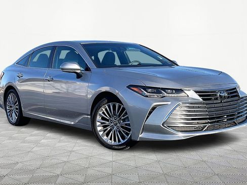 Used 2019 Toyota Avalon Limited image 1