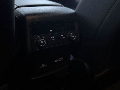 Certified 2023 GMC Acadia SLE w/ Driver Convenience Package image 20