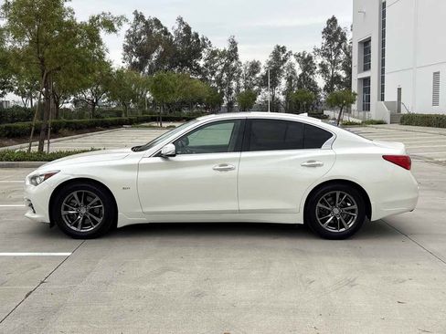 Used 2017 INFINITI Q50 Signature Edition w/ All Weather Package (L93) RWD image 6