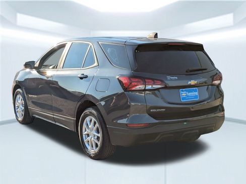 Used 2022 Chevrolet Equinox LS image 4