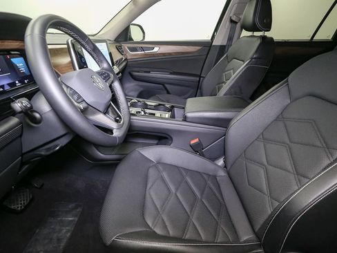 Used 2024 Volkswagen Atlas SE w/ Black Wheel Package image 42