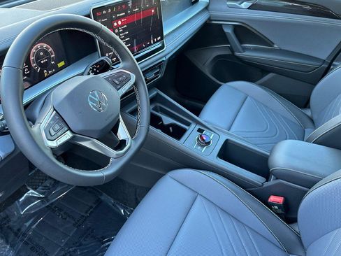 New 2026 Volkswagen Tiguan SE image 9