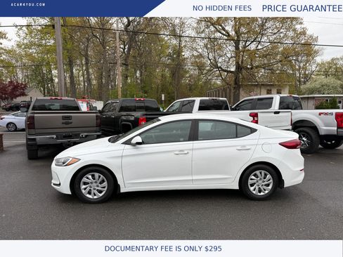 Used 2018 Hyundai Elantra SE image 2