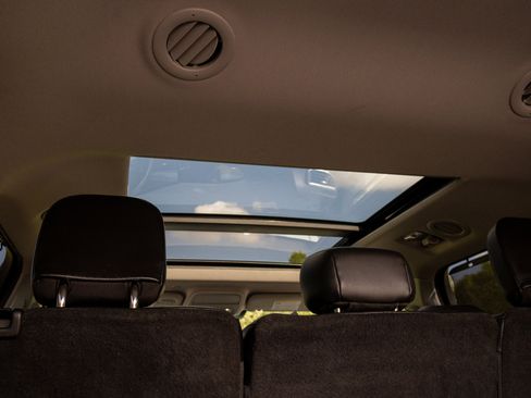 Used 2022 Ford Explorer Limited w/ Equipment Group 301A image 21