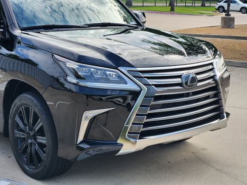 Used 2020 Lexus LX 570 4WD w/ Luxury Package image 7