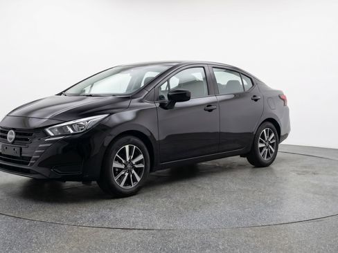 Used 2025 Nissan Versa SV FWD image 3