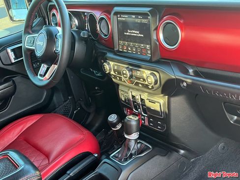 Used 2023 Jeep Wrangler Unlimited Rubicon AWD/4WD image 12