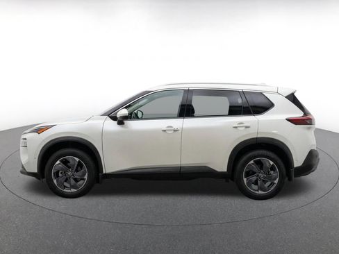 Used 2025 Nissan Rogue SV AWD/4WD image 4