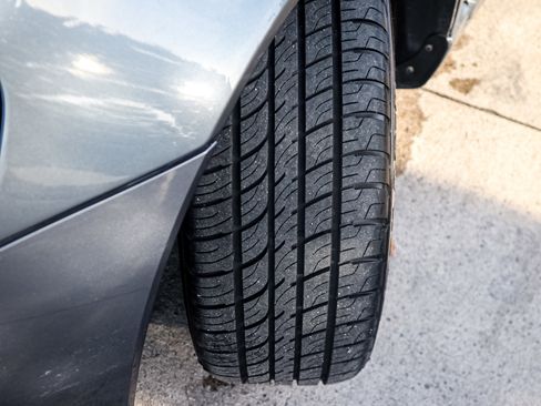 Used 2011 Volvo V50 T5 image 12