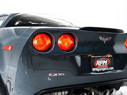 Used 2013 Chevrolet Corvette Z06 w/ 2LZ Preferred Equipment Group RWD image 11