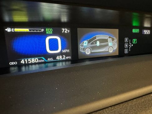 Used 2019 Toyota Prius XLE AWD/4WD image 10
