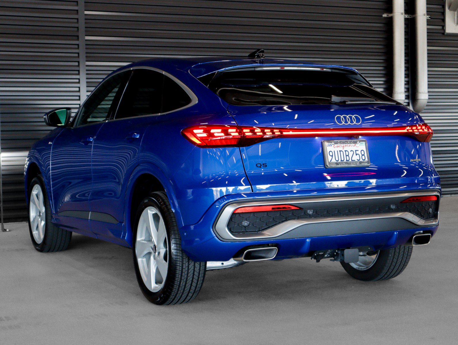 Used 2025 Audi Q5 Premium Plus w/ Premium Plus AWD/4WD image 2
