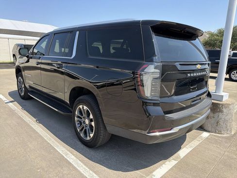 Used 2025 Chevrolet Suburban LT w/ Comfort Package RWD image 3
