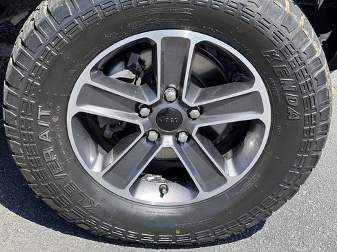 Used 2023 Jeep Wrangler Unlimited Sahara AWD/4WD image 2