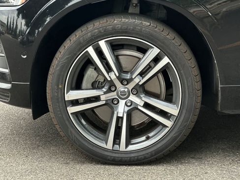 Used 2019 Volvo XC60 T6 Momentum w/ Multimedia Package AWD/4WD image 36