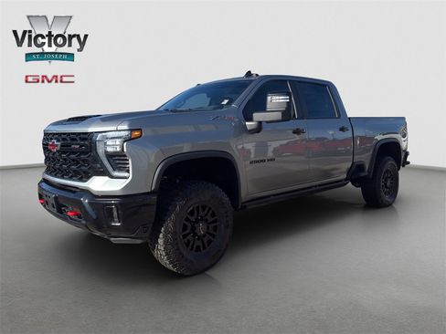 Used 2024 Chevrolet Silverado 2500 ZR2 w/ Technology Package image 4