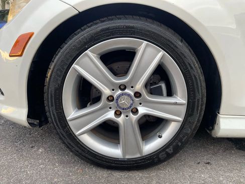 Used 2010 Mercedes-Benz C 300 Sedan image 11