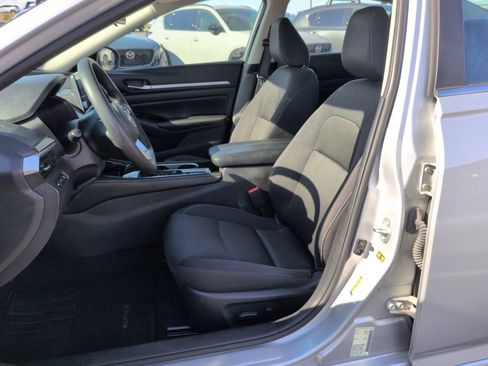 Used 2023 Nissan Altima 2.5 SV AWD/4WD image 9