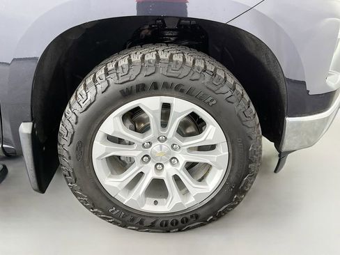 Used 2022 Chevrolet Silverado 1500 LTZ w/ Z71 Off-Road Package AWD/4WD image 39