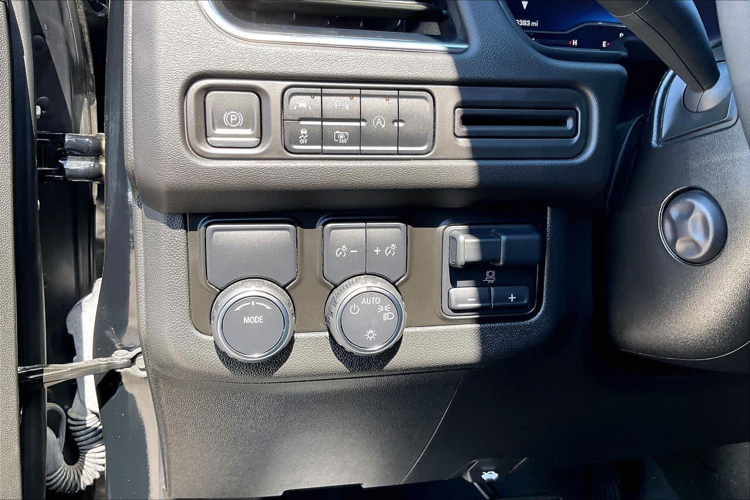 Used 2023 Chevrolet Tahoe LT w/ LT Signature Package RWD image 33