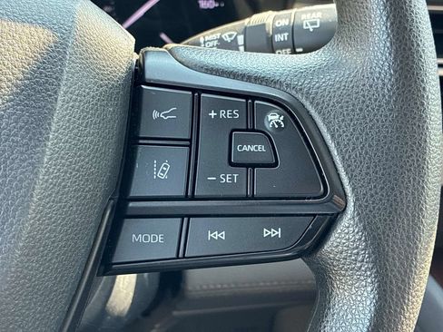 Used 2023 Toyota Sienna LE FWD image 27