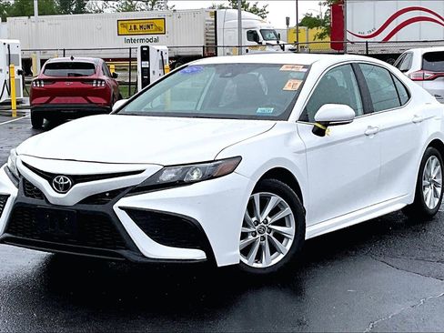 Used 2024 Toyota Camry SE FWD image 7