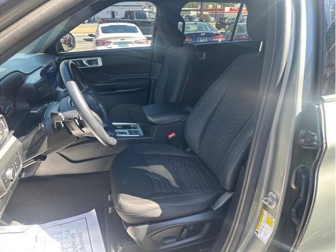 Used 2020 Ford Explorer XLT image 14
