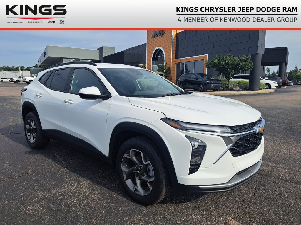 Used 2025 Chevrolet Trax LT w/ LT Convenience Package FWD image 1