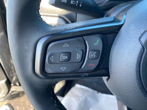 Used 2025 Jeep Wrangler Willys image 16