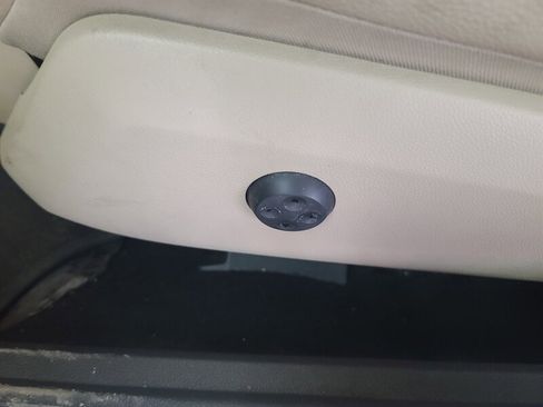 Used 2011 Mercedes-Benz E 350 Sedan image 17