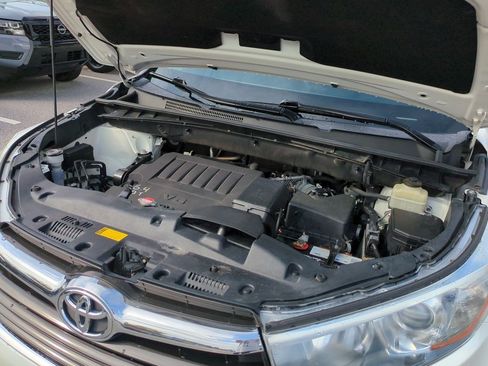 Used 2016 Toyota Highlander XLE AWD/4WD image 45