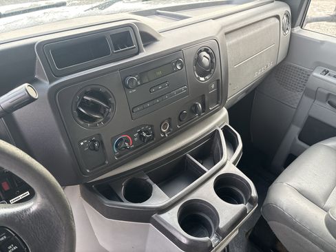Used 2019 Ford E-350 and Econoline 350 Super Duty w/ Power Windows & Locks Group image 5