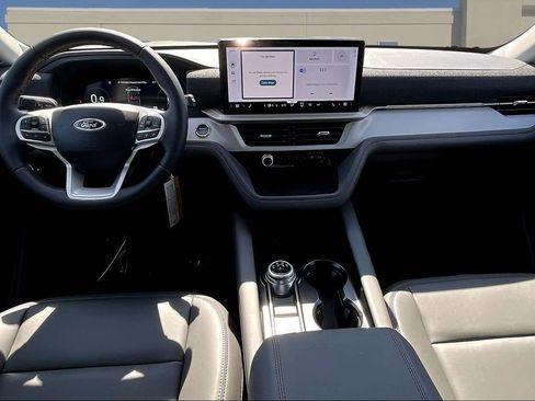 New 2026 Ford Explorer Active RWD image 5
