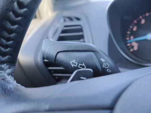 Used 2018 Ford Escape SE w/ SE Sport Appearance Package image 17