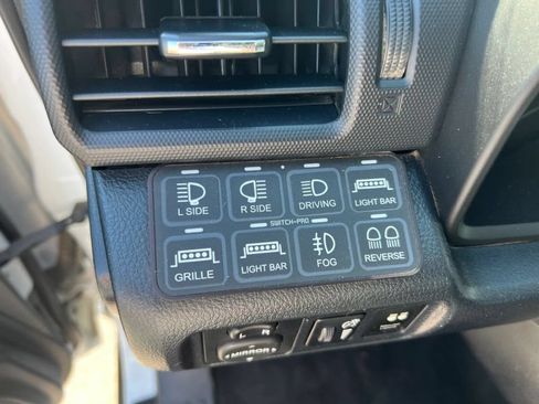 Used 2018 Toyota 4Runner SR5 Premium AWD/4WD image 24