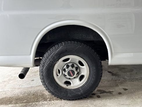 Certified 2022 GMC Savana 2500 Extended RWD image 35