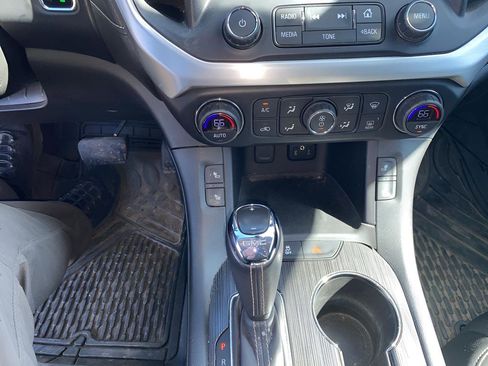 Used 2018 GMC Acadia SLT image 16