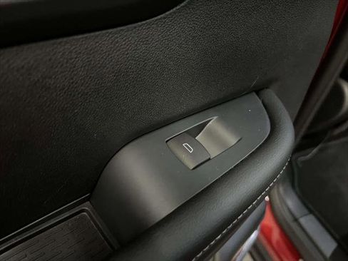 Used 2025 Buick Enclave Preferred w/ Power Package image 13